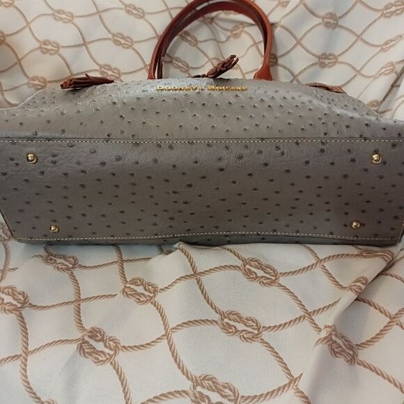 Dooney and Bourke tote excellent condition - Picture 5 of 12